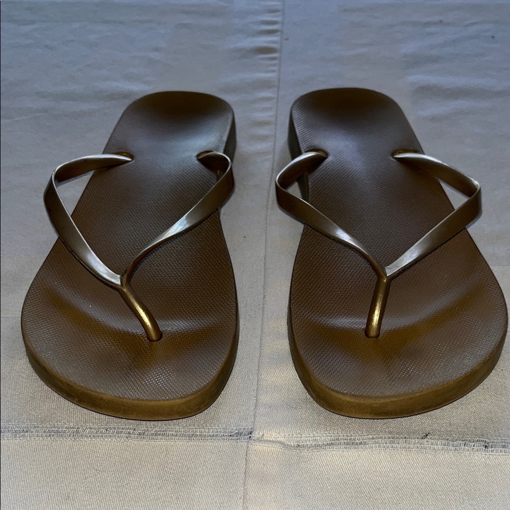 GAP Gold Women’s Flip Flops Sandals Size 10